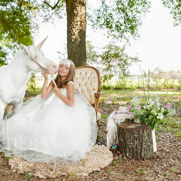 Contoured Natural-Look Unicorn Horn™ - Photo &copy; Lynette Sanders Photography