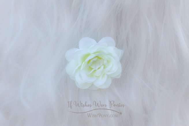 Pale Citrus Flower for Mane or Tail